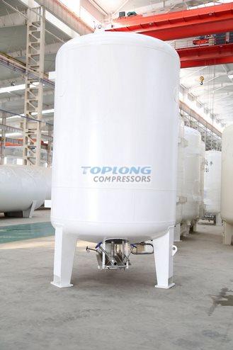 Vertical carbon dioxide cryogenic storage tanks